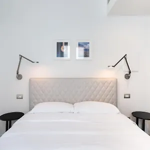 Palazzo La Cortesella - Modern Design & Location شقة كومو